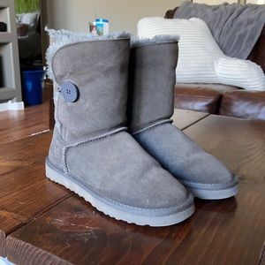 UGG grey women’s boots size 9